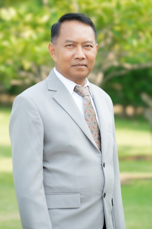 นายขรรชัย กลิ่นผกา